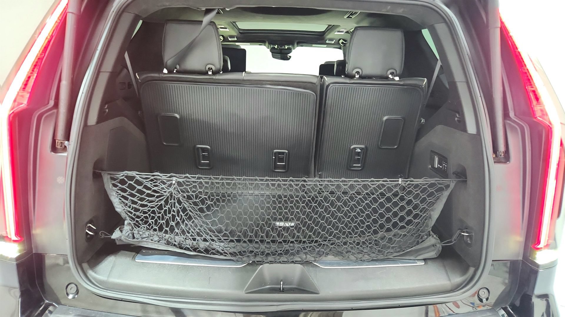 Used 2023 Cadillac Escalade Sport Platinum w/ Heavy-Duty Trailer Package AWD/4WD image 23