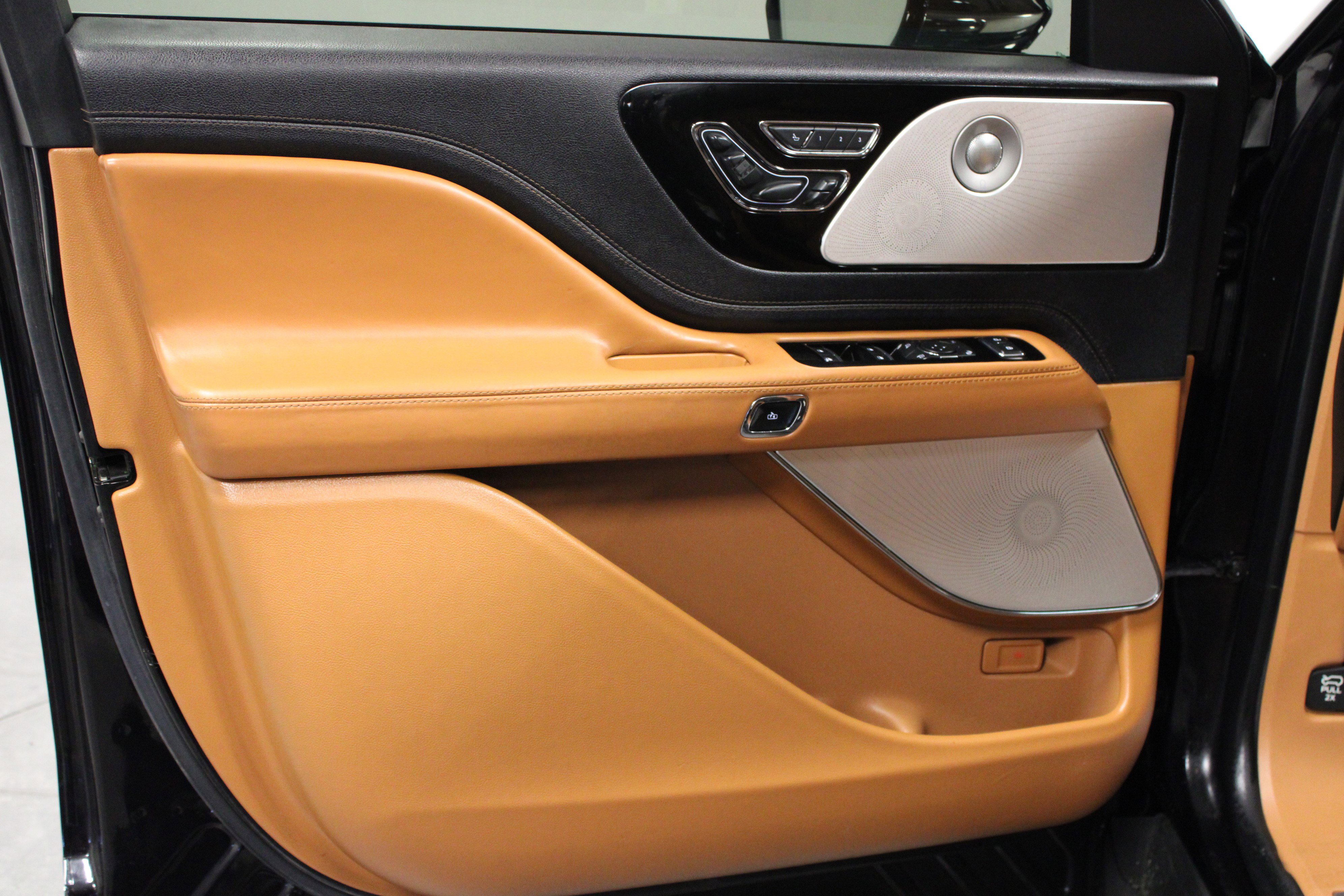 Used 2020 Lincoln Aviator Black Label Grand Touring w/ Class IV Trailer Tow Package image 11