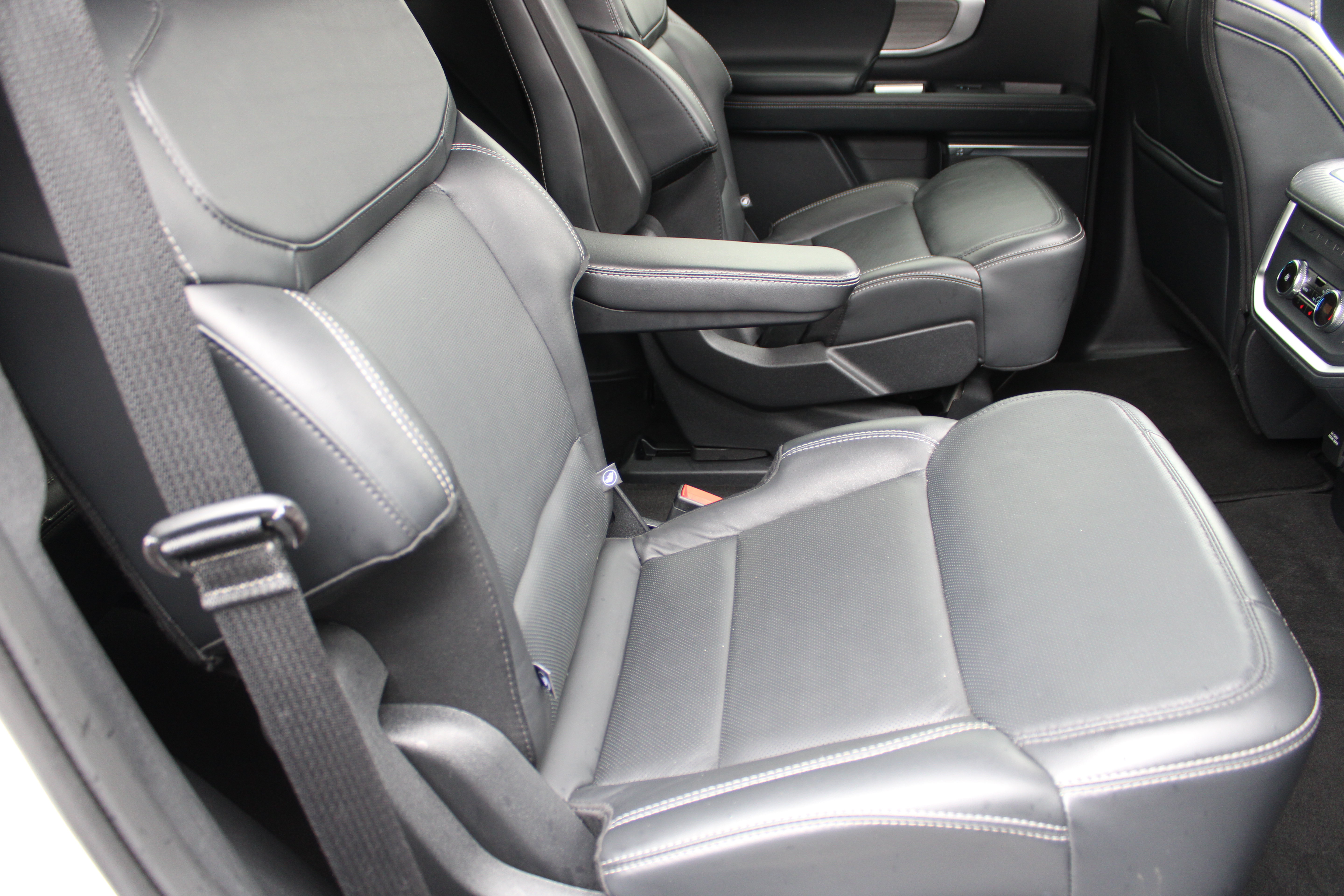 Used 2025 Ford Expedition Platinum AWD/4WD image 18