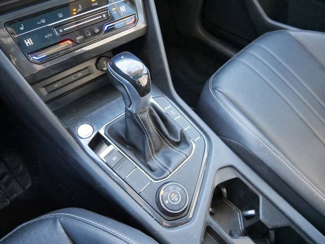 Used 2022 Volkswagen Tiguan SE w/ Panoramic Sunroof Package image 24