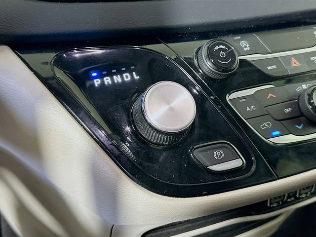 Used 2022 Chrysler Voyager LX image 18