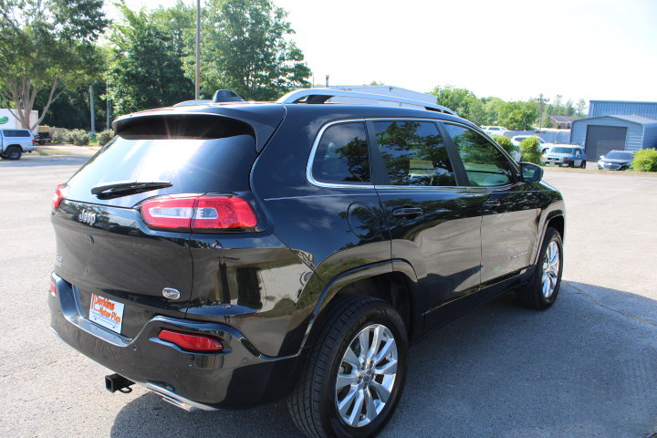 Used 2016 Jeep Cherokee Overland w/ Technology Group AWD/4WD image 7