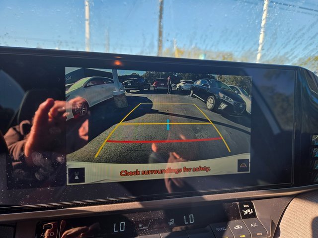 Used 2025 Toyota Camry SE image 12