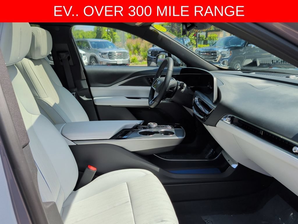 Used 2024 Cadillac Lyriq Luxury w/ LPO, Floor Liner Package AWD/4WD image 47