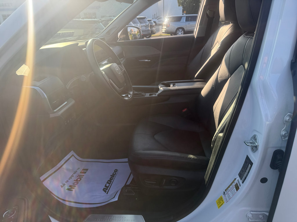 Used 2024 Toyota Grand Highlander AWD Hybrid image 12
