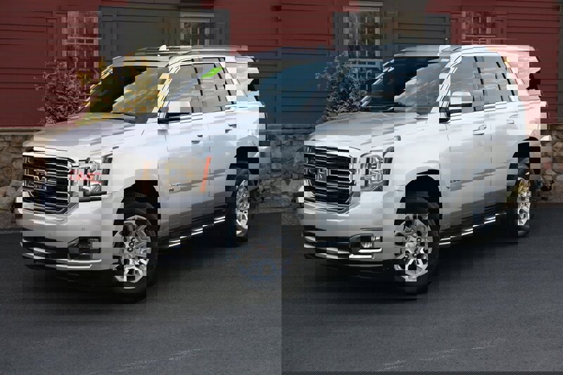 Used 2020 GMC Yukon SLT image 1