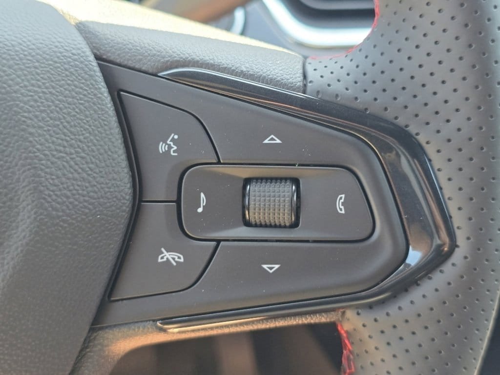 New 2026 Chevrolet Trax RS w/ Sunroof Package FWD image 26