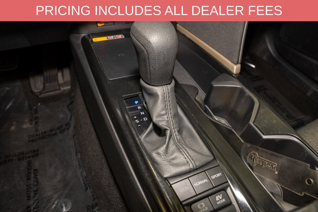 Used 2025 Toyota Camry LE FWD image 15