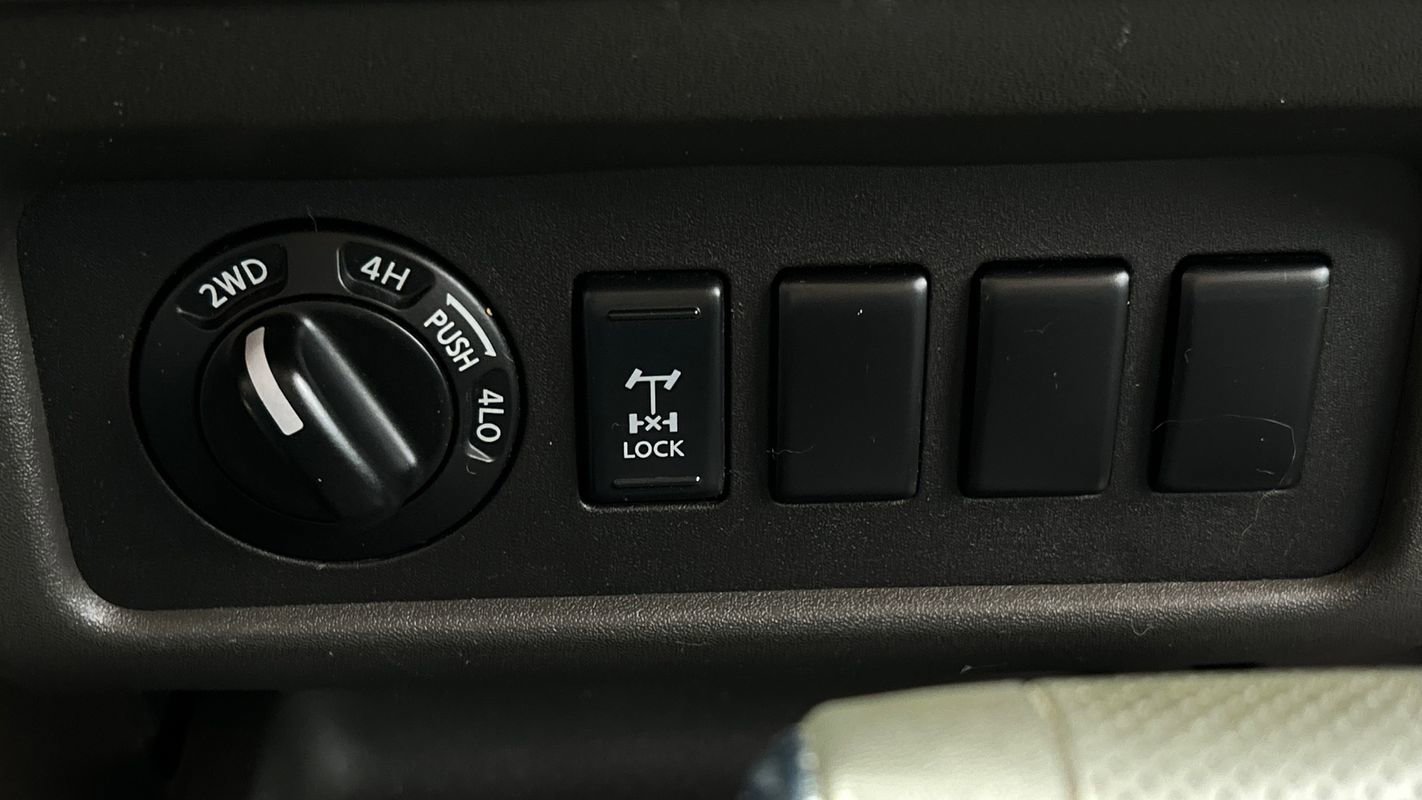 Used 2005 Nissan Frontier NISMO image 27