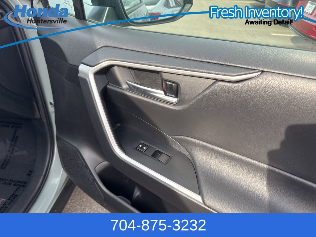 Used 2020 Toyota RAV4 XLE image 16