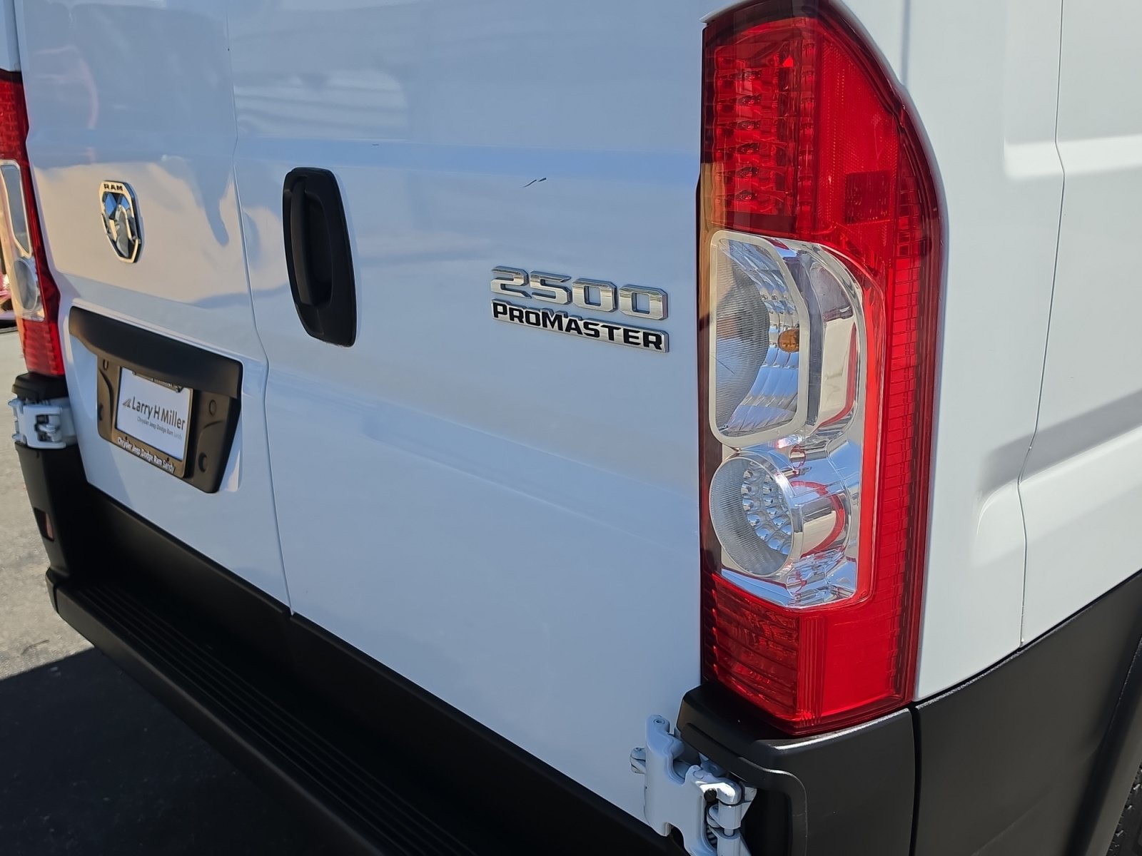 Used 2025 RAM ProMaster 2500 w/ Convenience Group FWD image 10