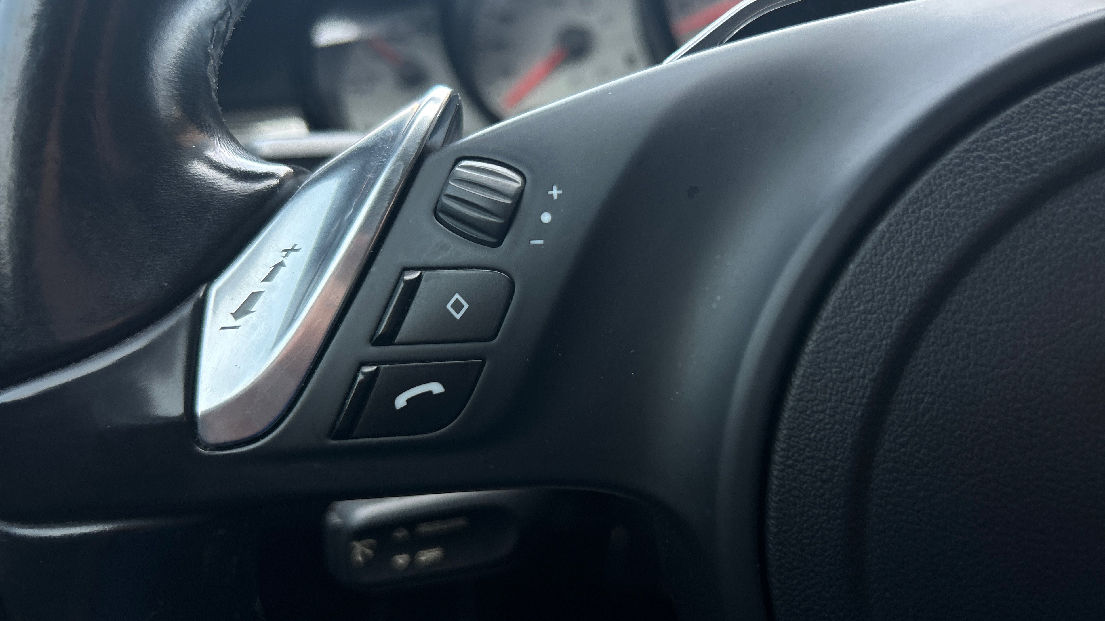 Used 2015 Porsche Panamera 4S image 33