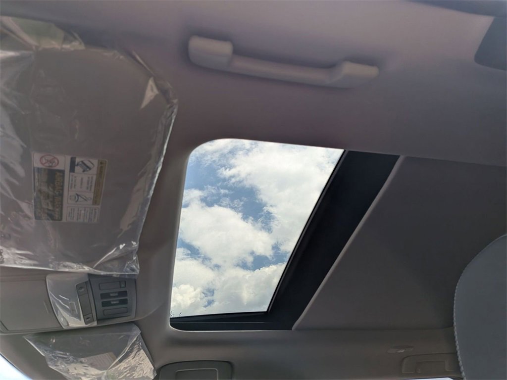 New 2025 Mitsubishi Outlander SE image 13