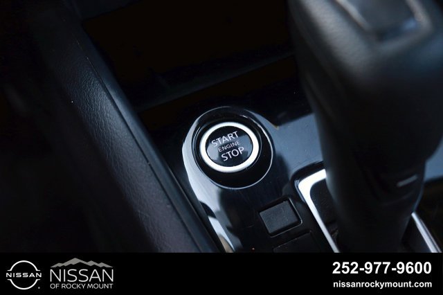 Used 2025 Nissan Versa SV FWD image 19