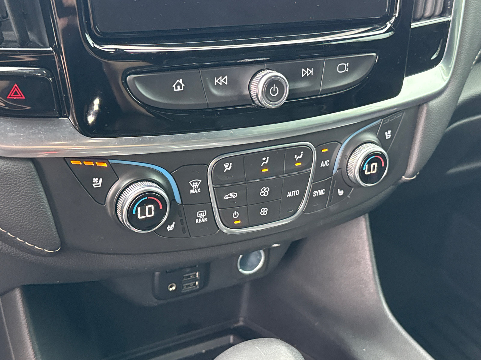 Used 2022 Chevrolet Traverse Premier w/ Redline Edition FWD image 33