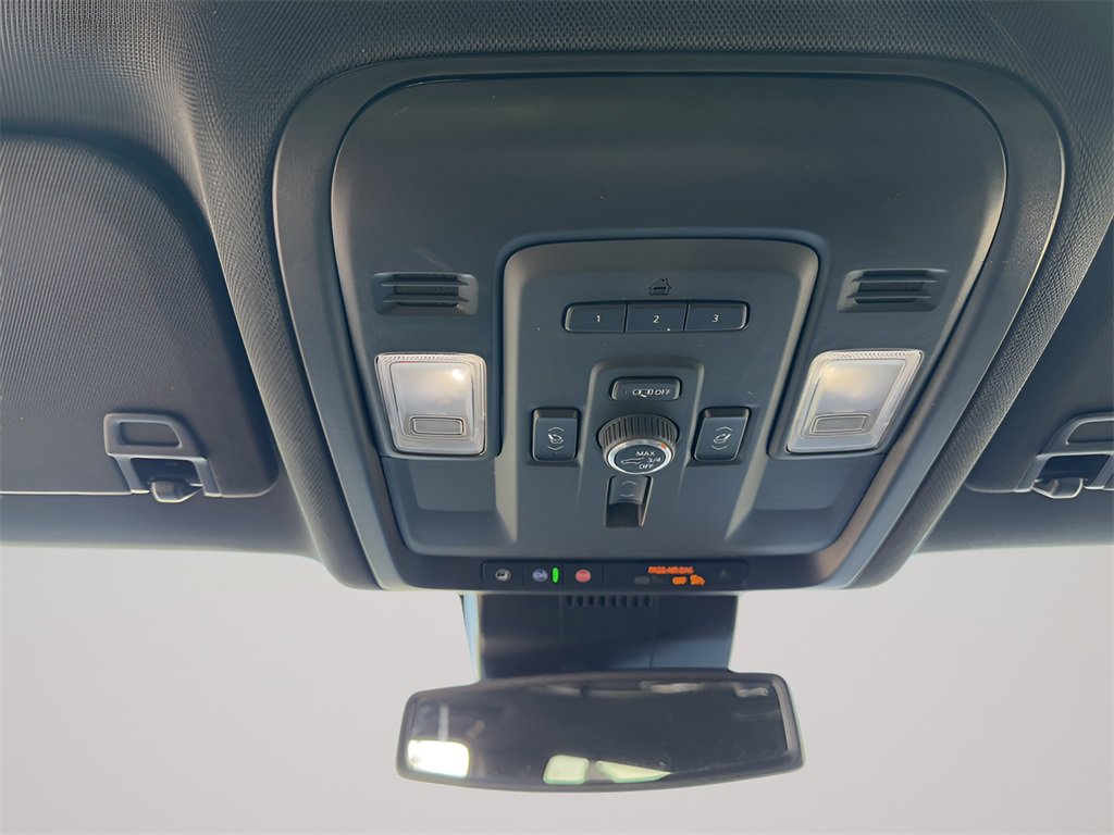 Used 2023 Chevrolet Suburban Premier image 40