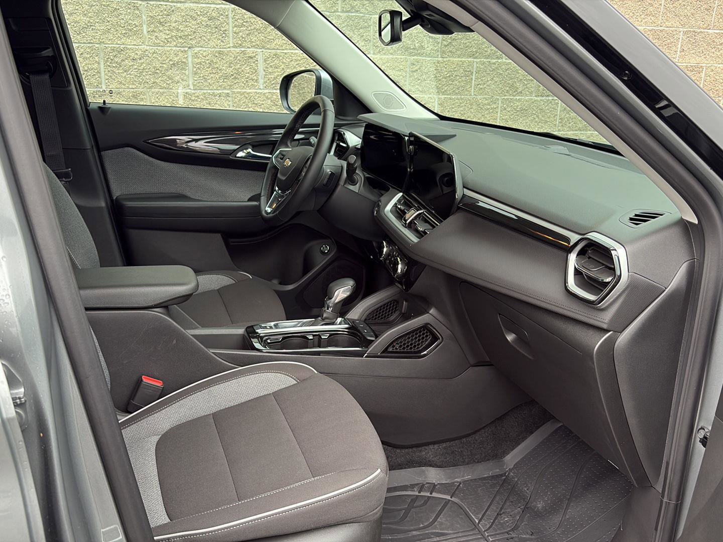 Used 2025 Chevrolet TrailBlazer LT w/ Convenience Package FWD image 22