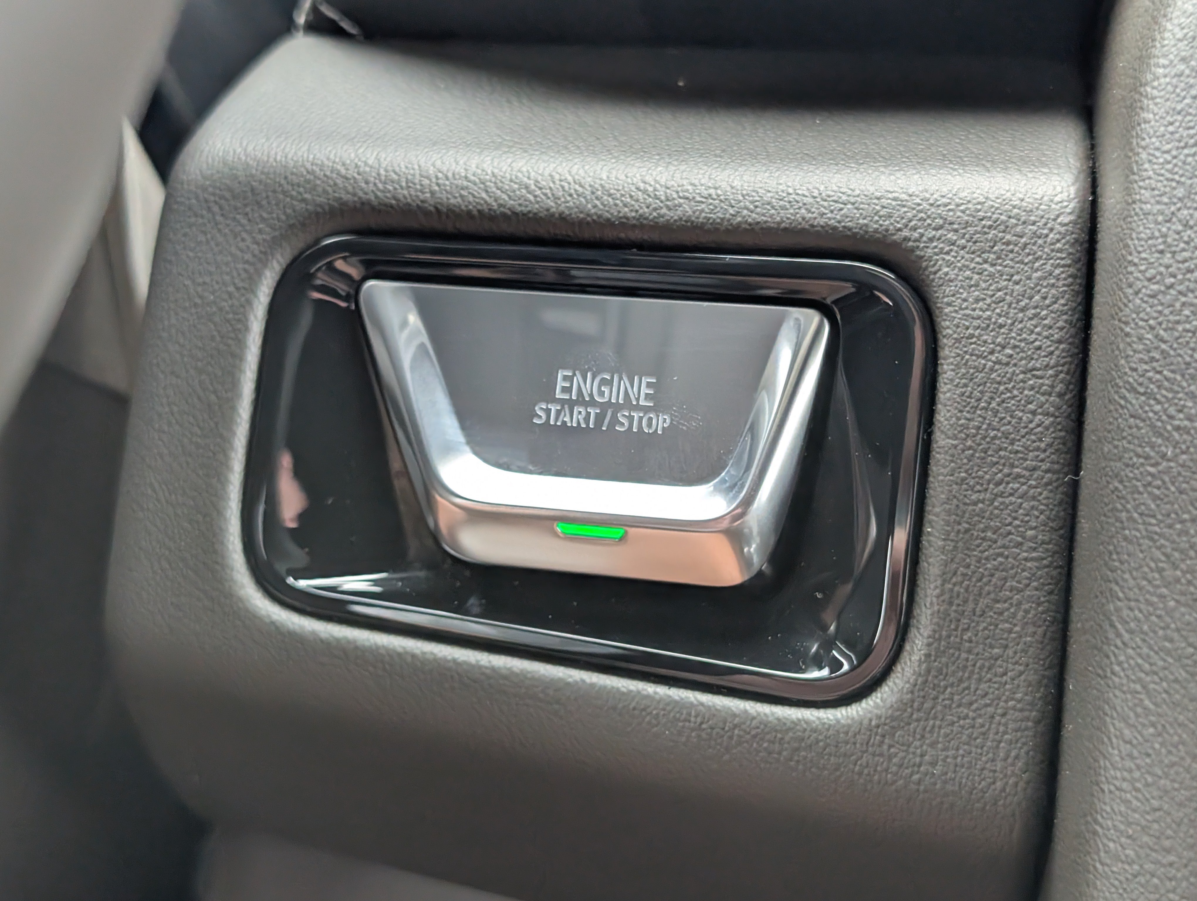 Used 2025 GMC Yukon XL Elevation w/ LPO, Illumination Package AWD/4WD image 19