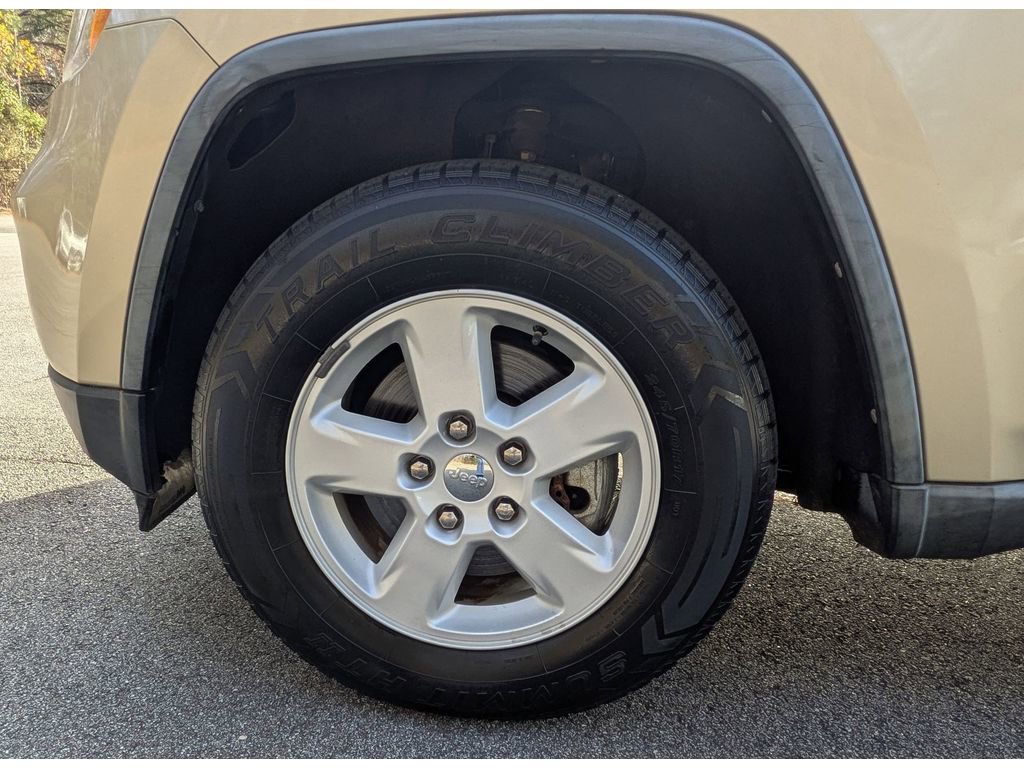 Used 2012 Jeep Grand Cherokee Laredo w/ Laredo E Group image 33