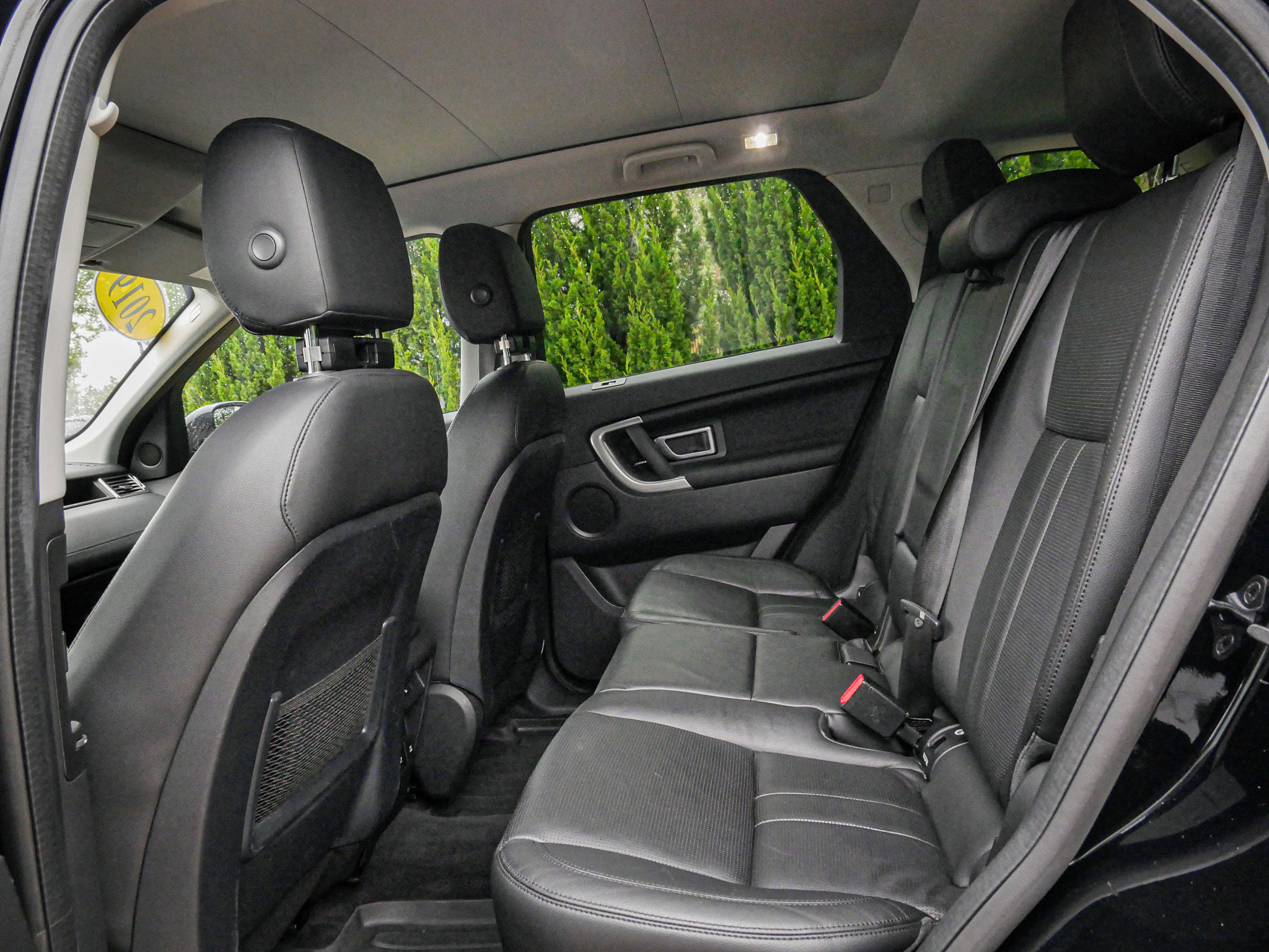 Used 2019 Land Rover Discovery Sport HSE image 31