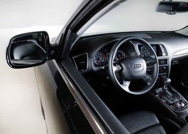 Used 2017 Audi Q5 2.0T Premium Plus w/ Technology Package image 25