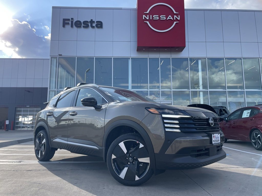 New 2026 Nissan Kicks SR w/ Cold Weather Package