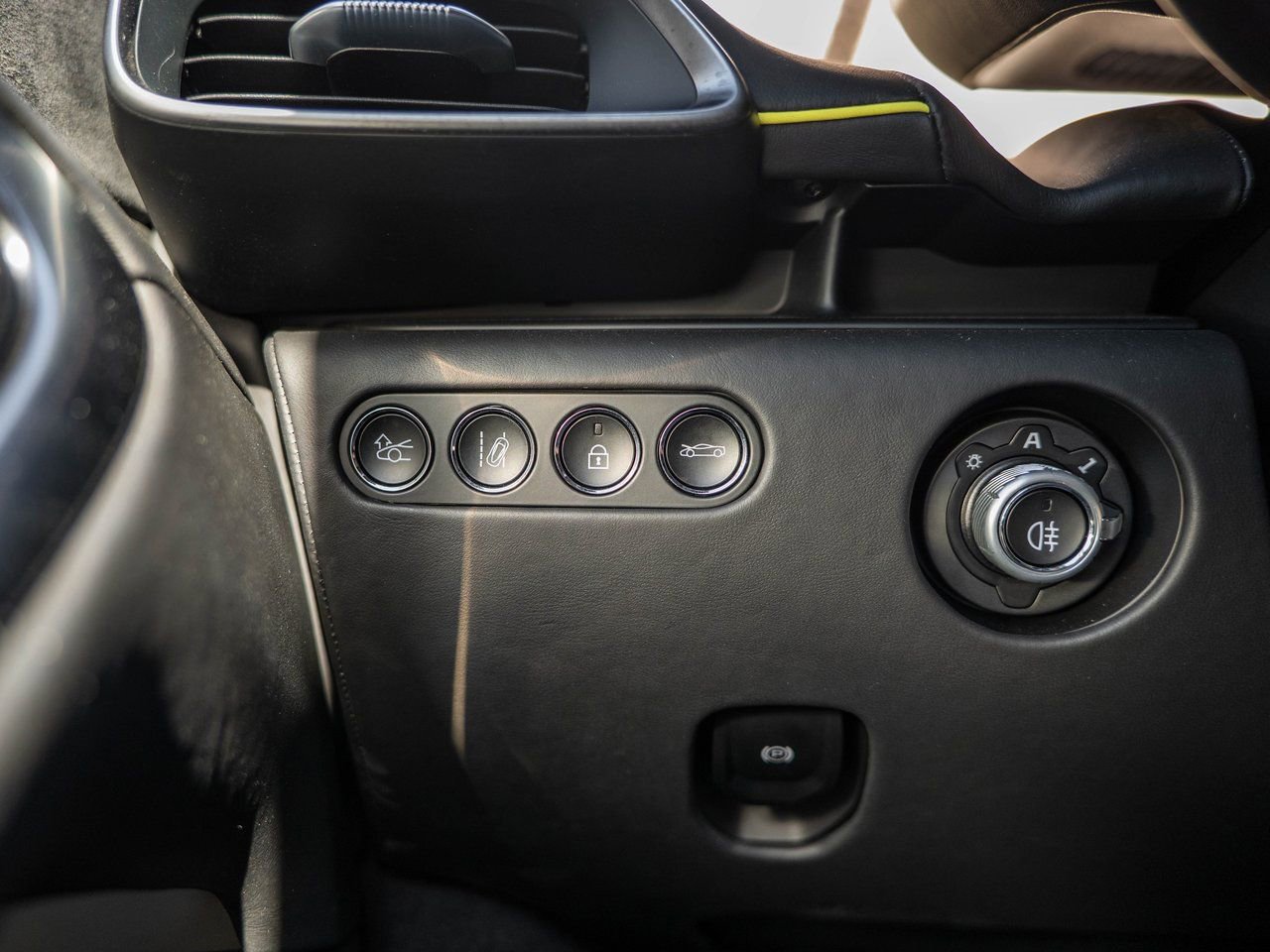 Used 2023 McLaren Artura image 16