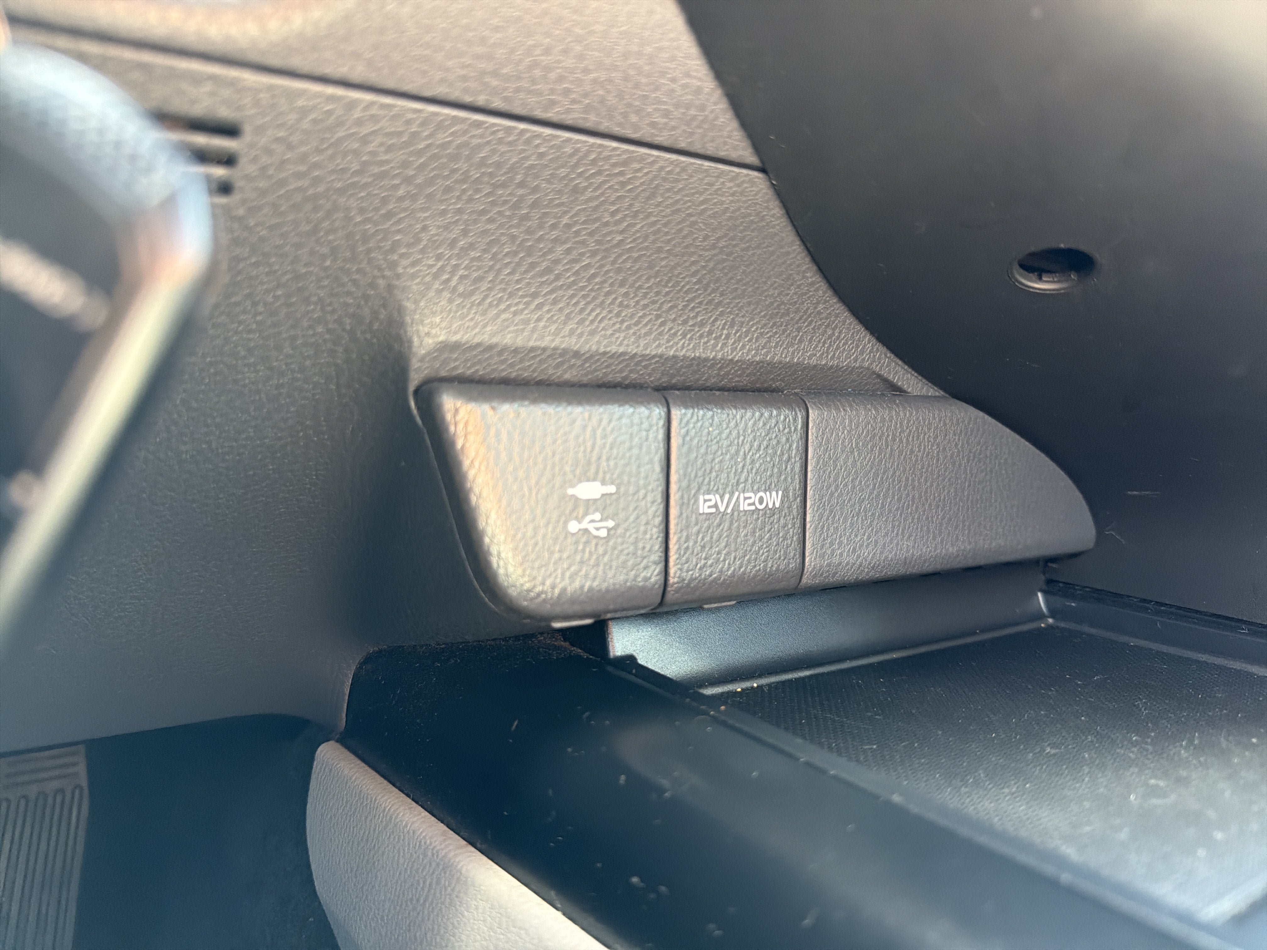Used 2019 Toyota Camry SE FWD image 19