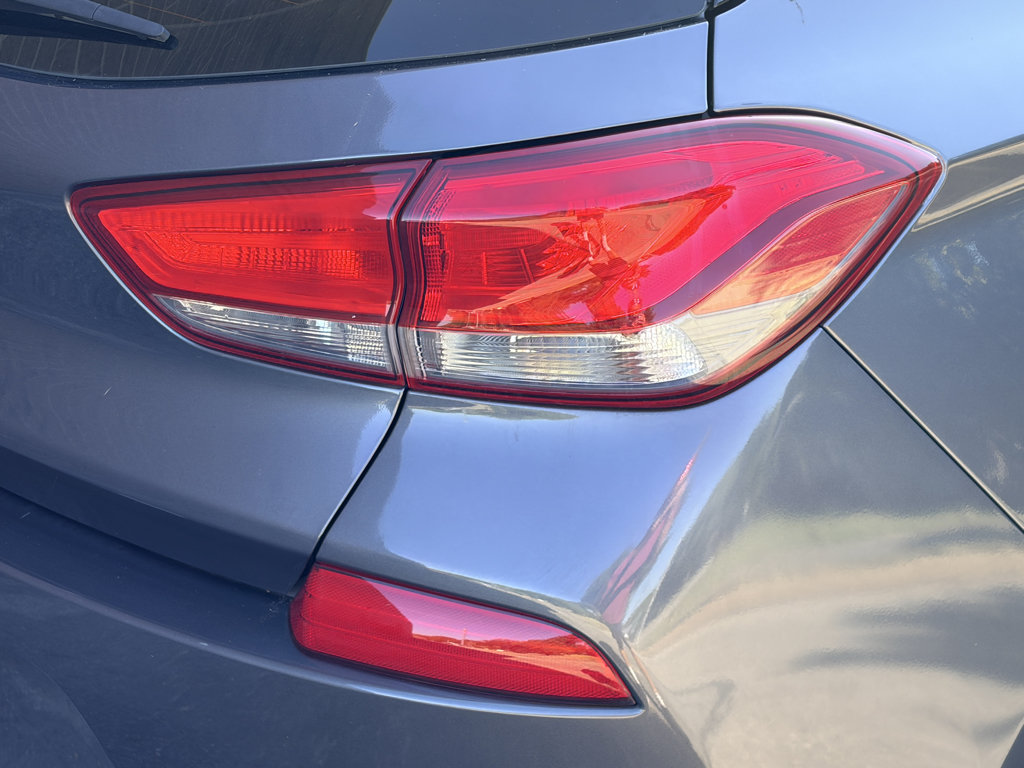 Used 2018 Hyundai Elantra GT FWD image 31