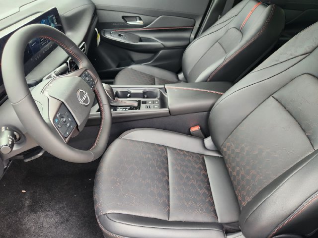 New 2026 Nissan Sentra SR w/ SR Premium Package FWD image 12