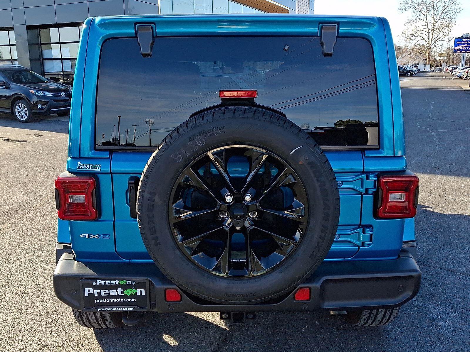 Used 2024 Jeep Wrangler Unlimited Sahara w/ Technology Group image 5