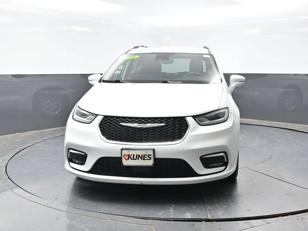 Used 2022 Chrysler Pacifica Touring-L FWD image 5