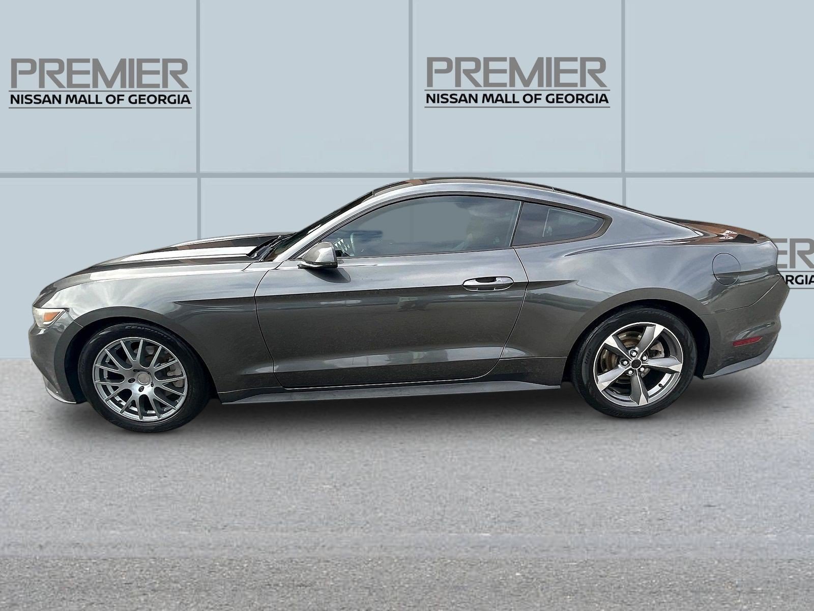 Used 2016 Ford Mustang Premium RWD image 4