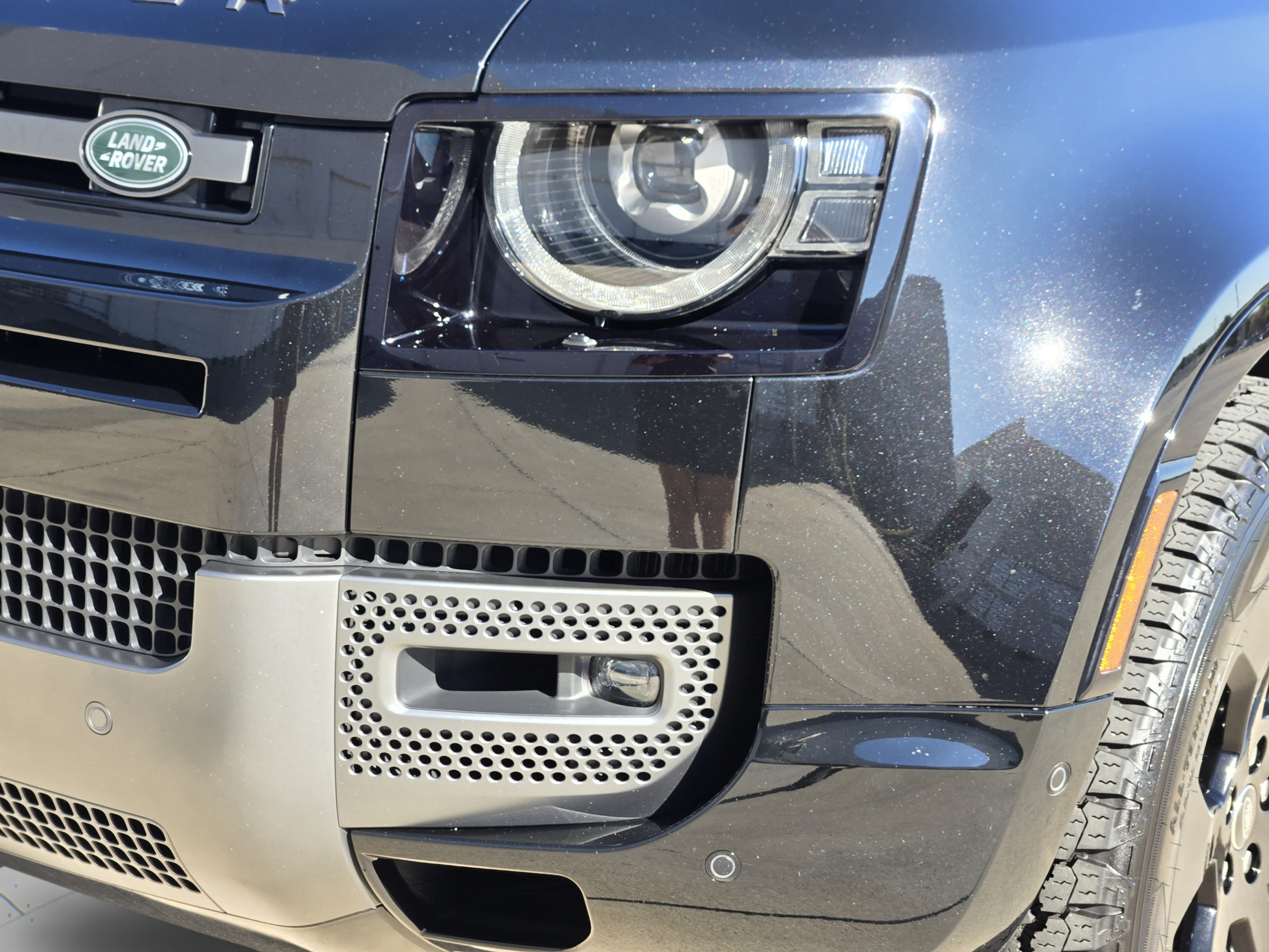Certified 2024 Land Rover Defender 110 V8 AWD/4WD image 30