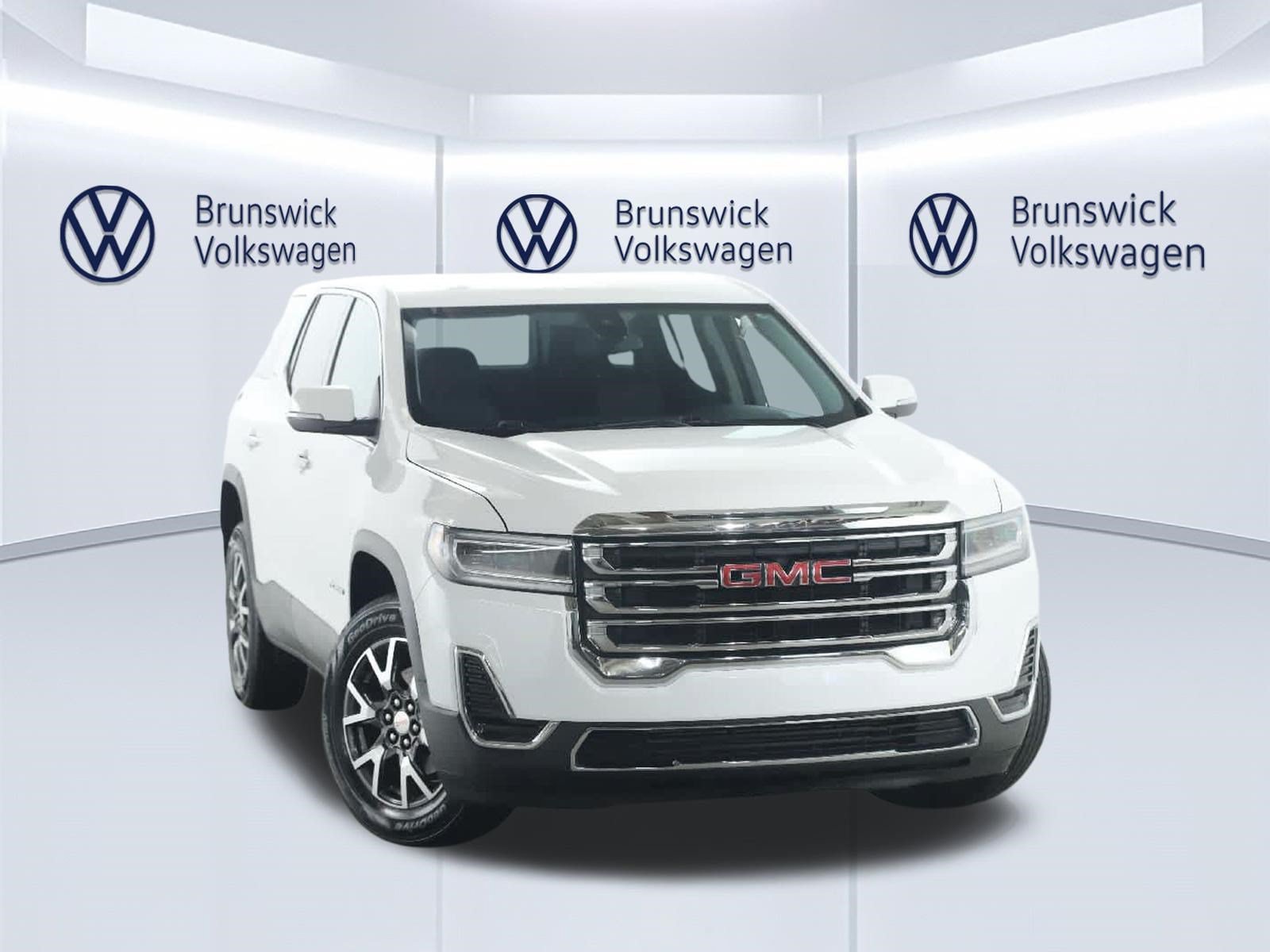 Used 2023 GMC Acadia SLE FWD image 2