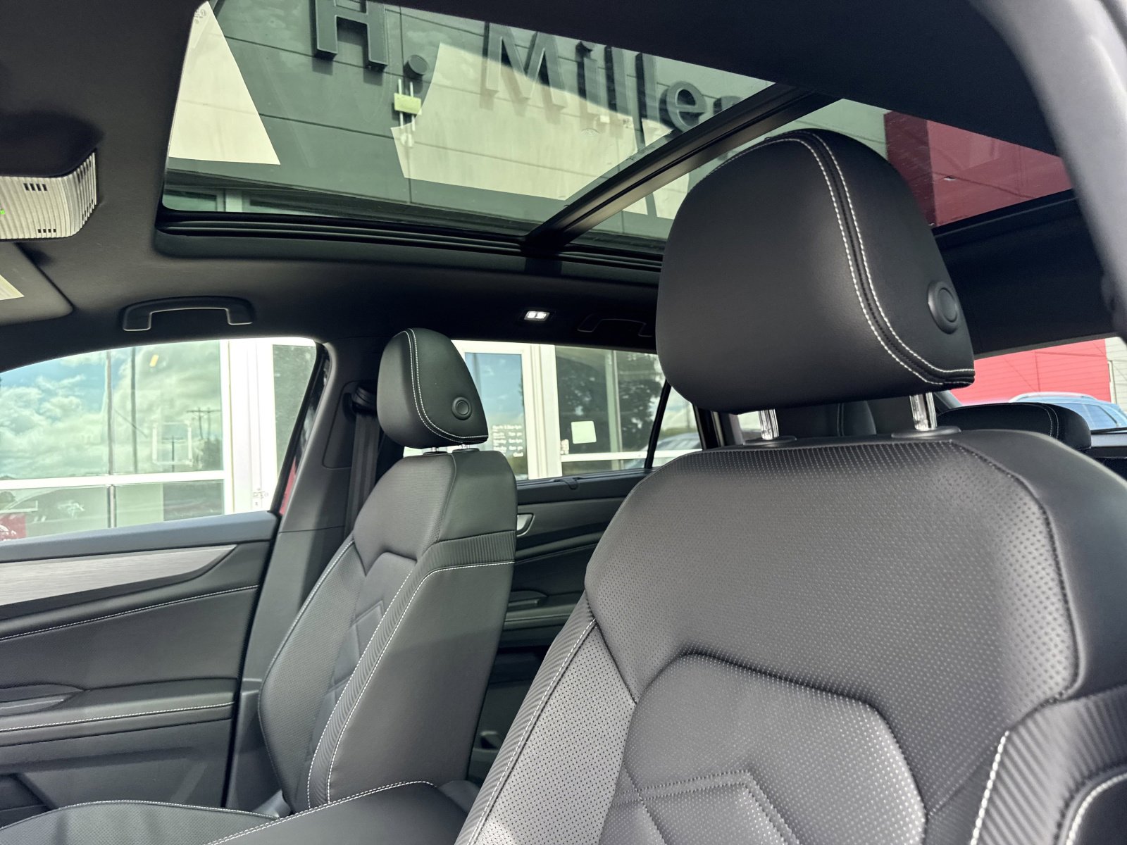 New 2026 Volkswagen Atlas Cross Sport SE image 14