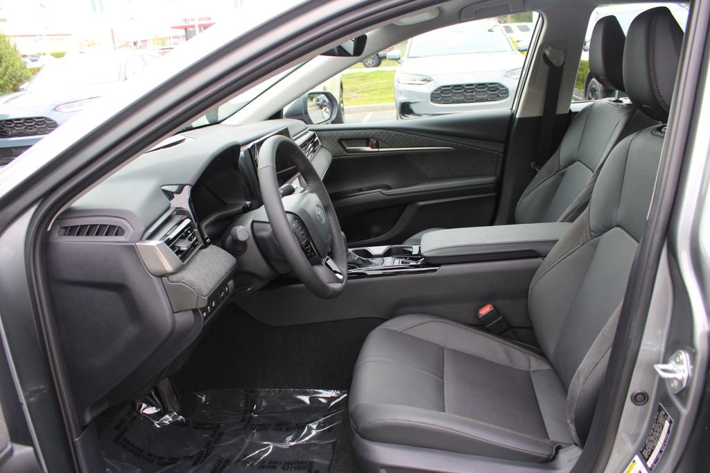 Used 2026 Toyota Camry XLE AWD/4WD image 11
