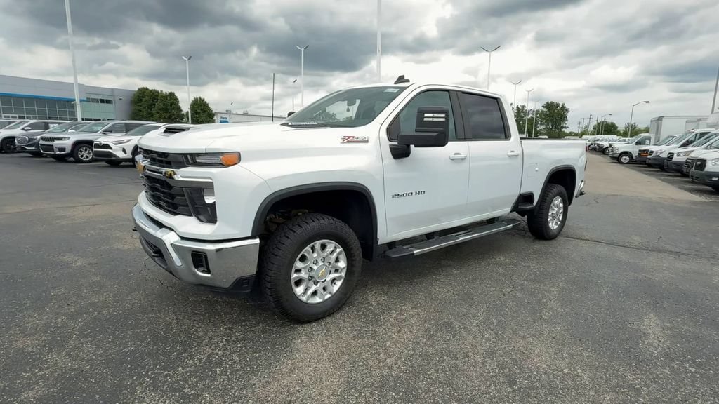 Used 2024 Chevrolet Silverado 2500 LT AWD/4WD image 4
