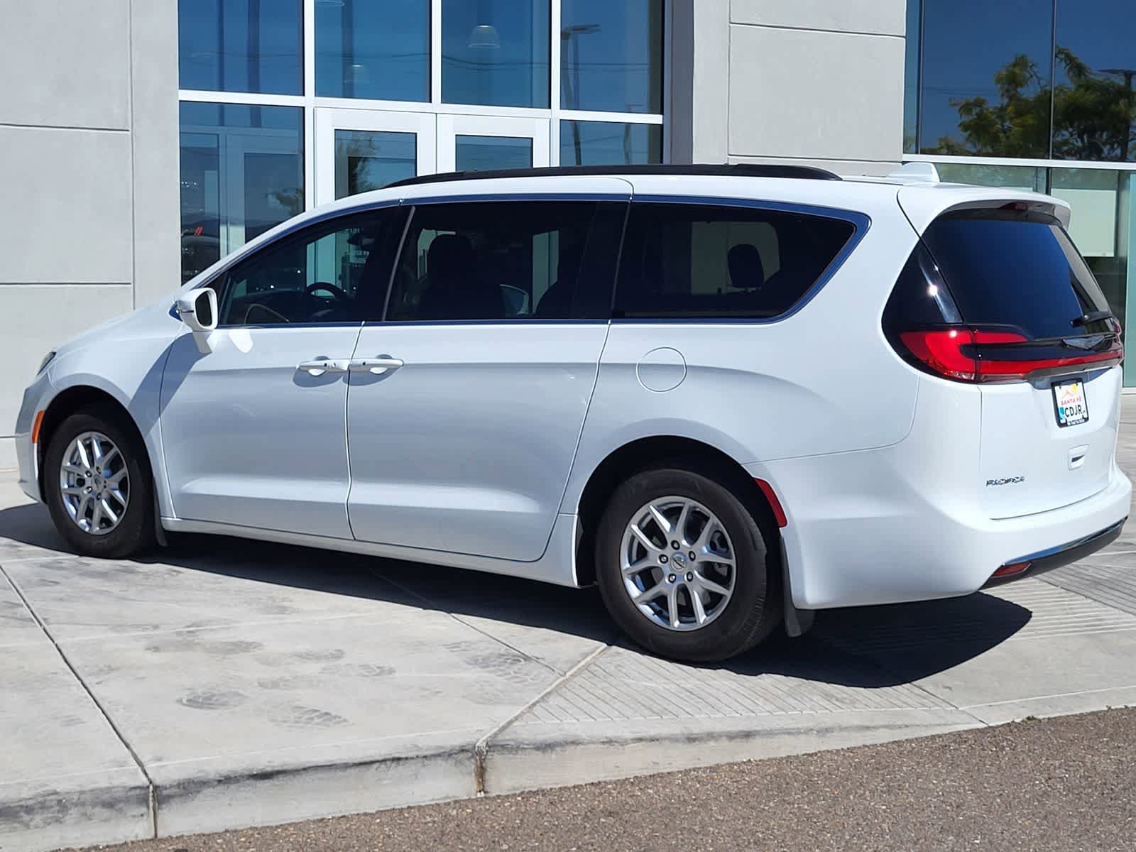 Used 2022 Chrysler Pacifica Touring-L FWD image 7