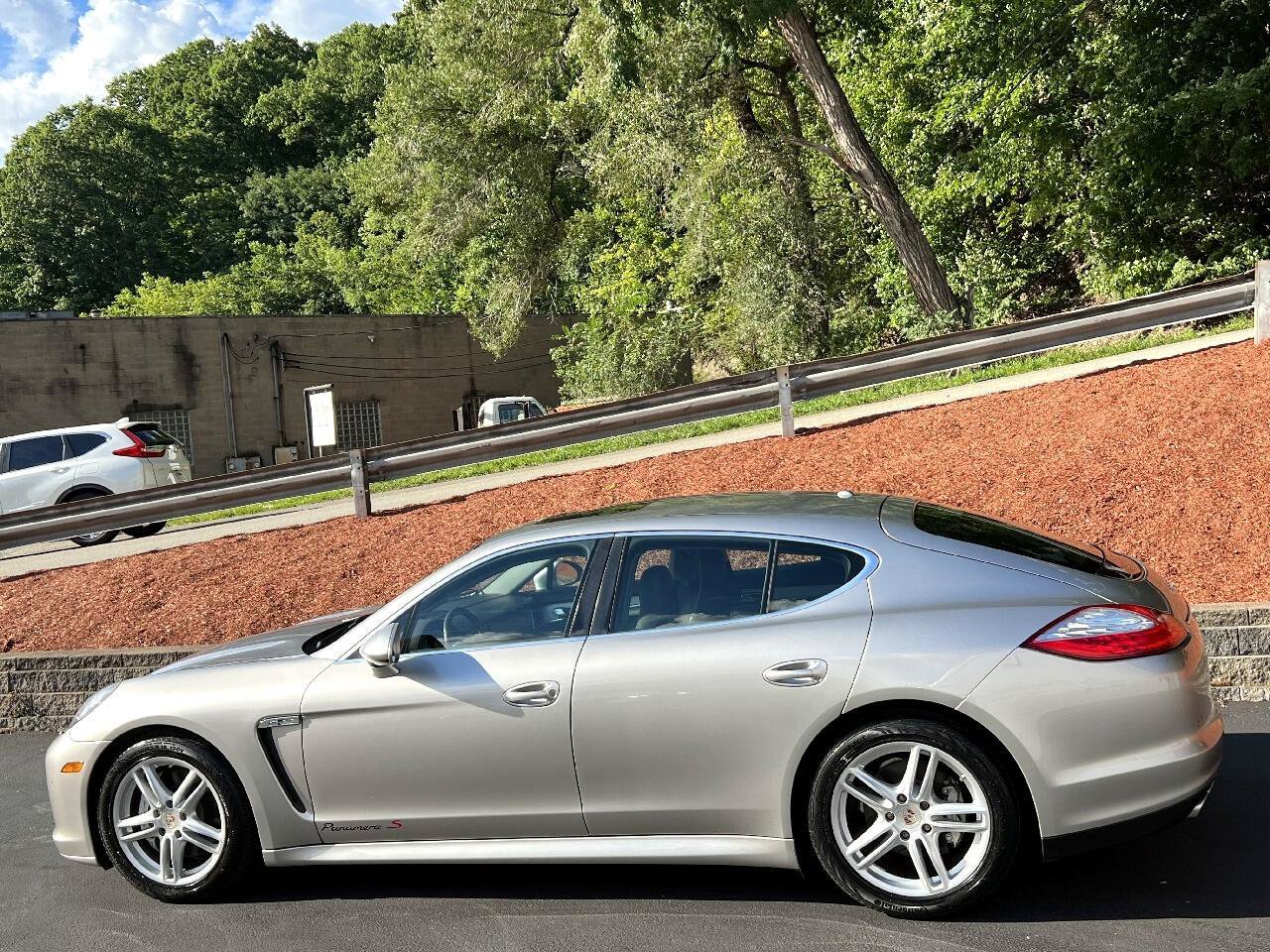 Used 2010 Porsche Panamera S RWD image 3