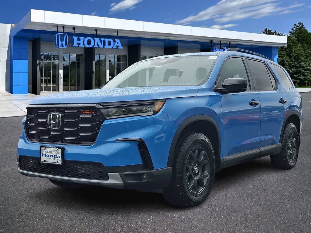 Certified 2025 Honda Pilot TrailSport image 1