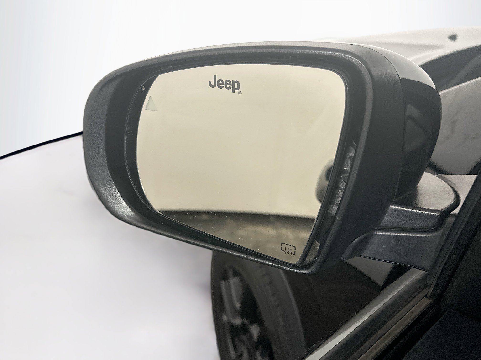 Used 2024 Jeep Compass Latitude w/ Convenience Group AWD/4WD image 16