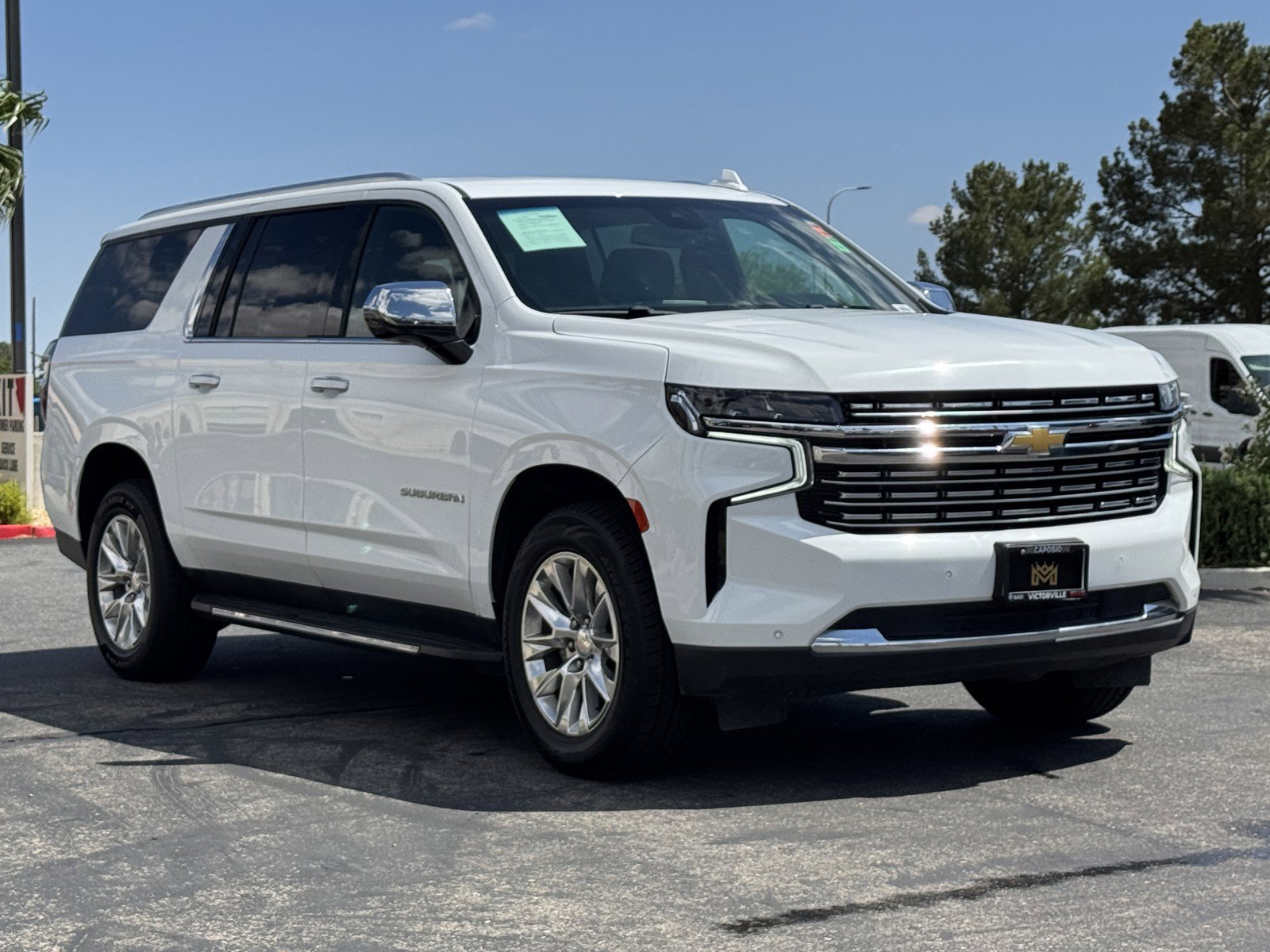 Used 2023 Chevrolet Suburban Premier image 1