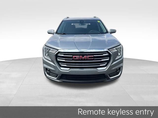 Used 2023 GMC Terrain SLT image 2
