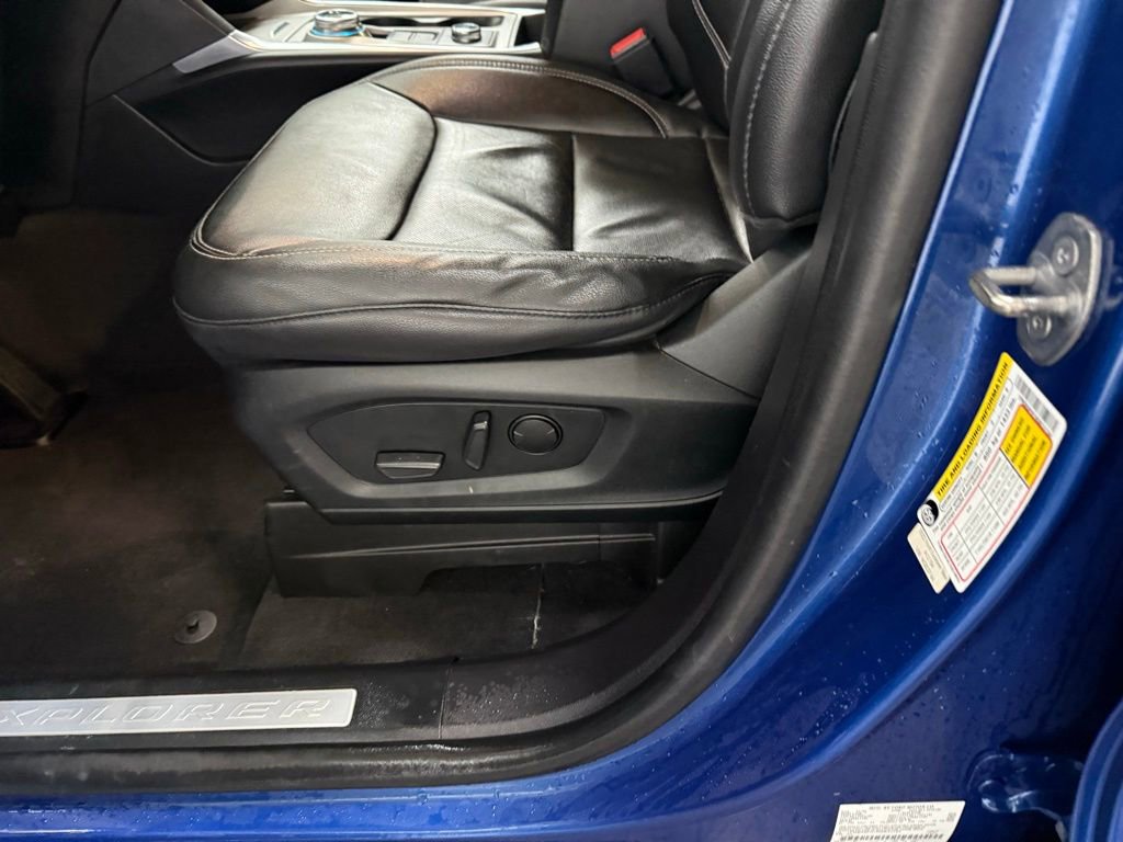 Used 2022 Ford Explorer Limited w/ Equipment Group 301A image 26