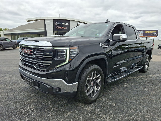Used 2023 GMC Sierra 1500 SLT w/ SLT Premium Package AWD/4WD image 3