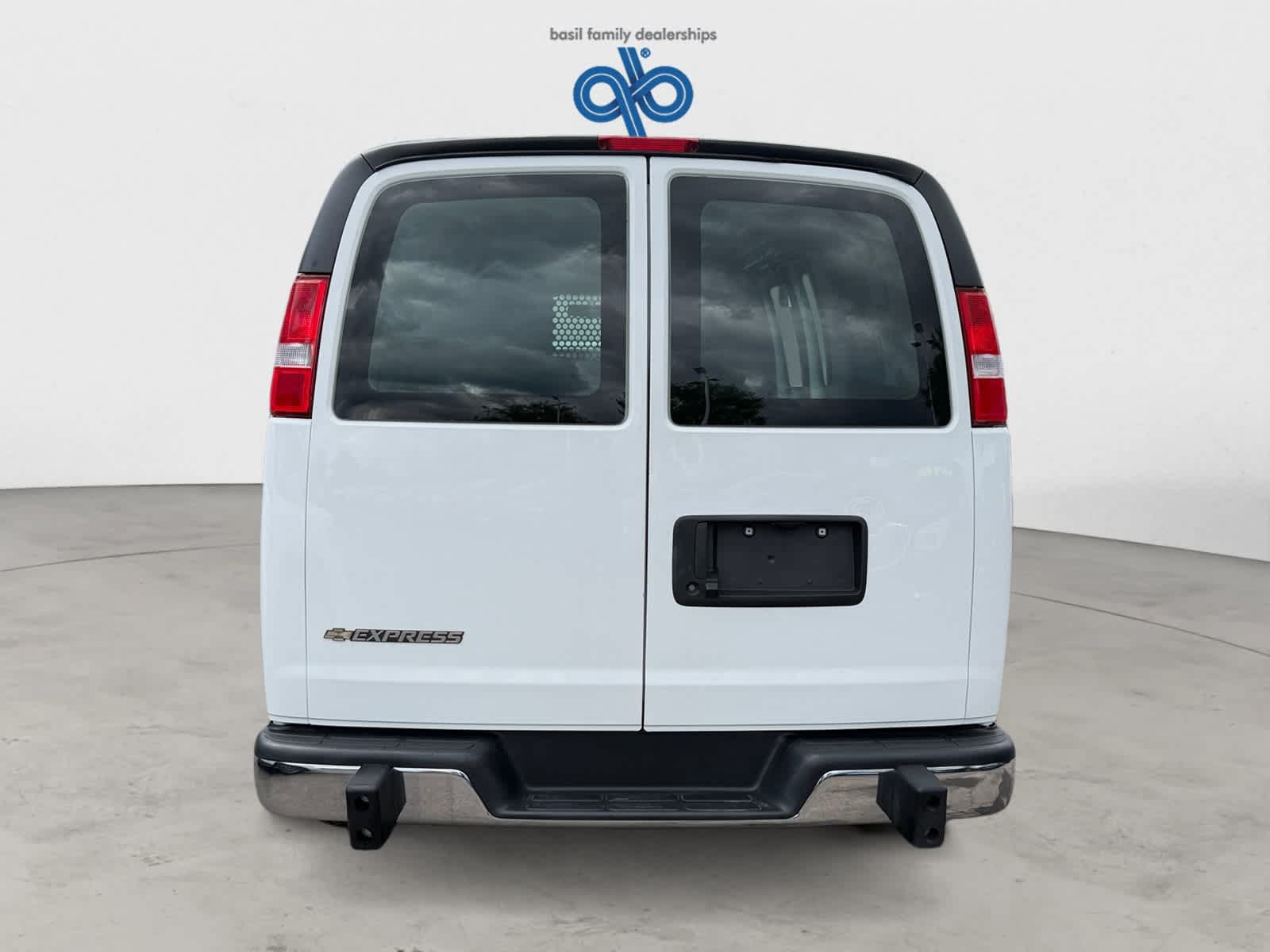 Used 2022 GMC Savana 2500 w/ Driver Convenience Package RWD image 5