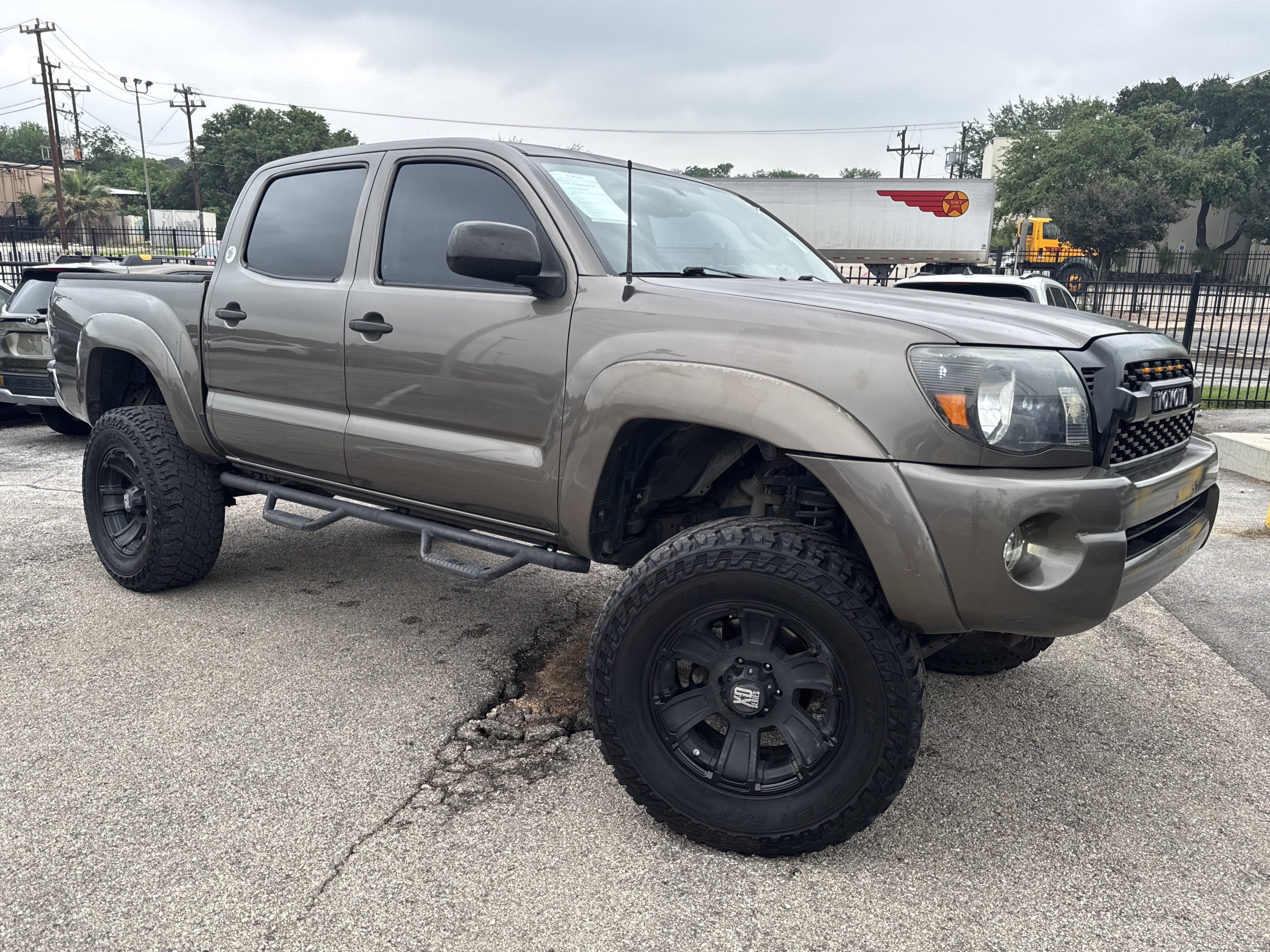 Used 2011 Toyota Tacoma PreRunner w/ SR5 Pkg #2 RWD image 1