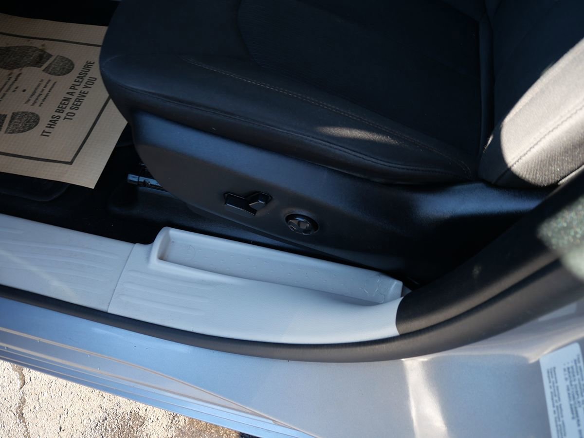 Used 2017 Chrysler Pacifica LX image 16