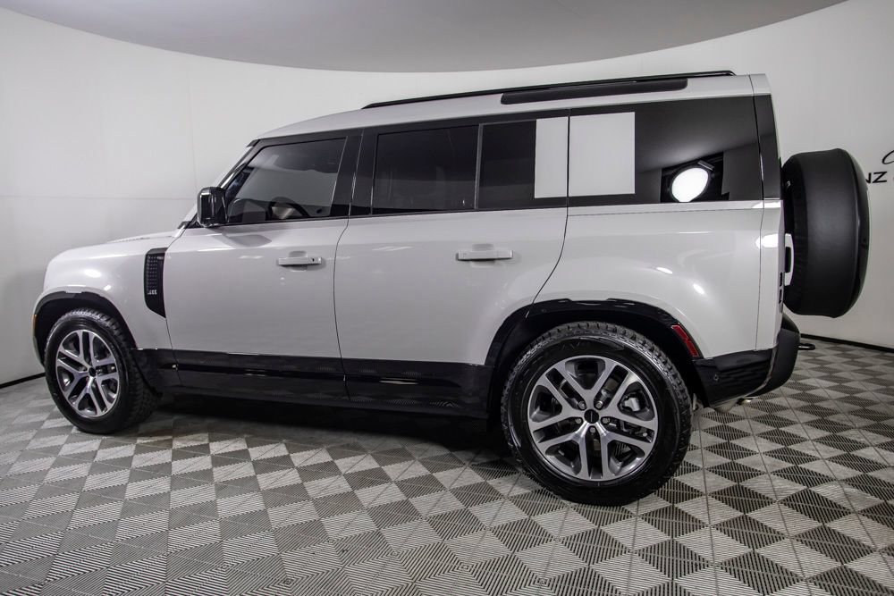 Used 2026 Land Rover Defender 110 X-Dynamic SE AWD/4WD image 13